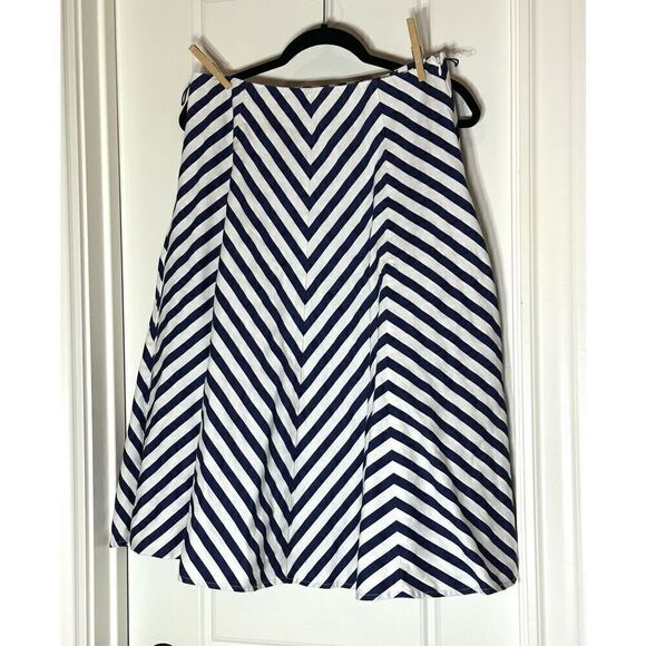 Jones New York navy and white skirt size 6 - Picture 2 of 4